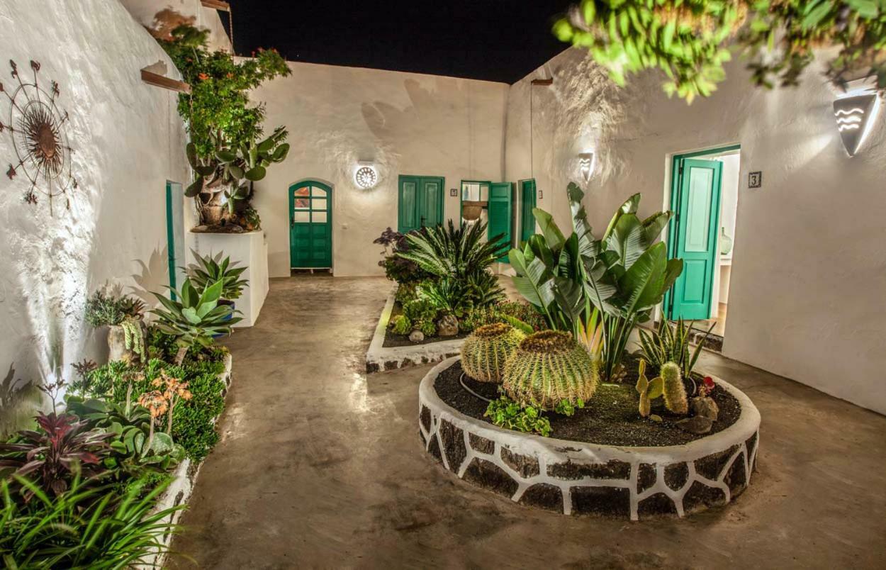 Los Lirios Hotel Rural - Adults Only Tías Eksteriør bilde